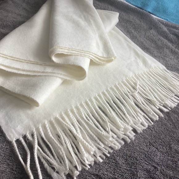 SINÉQUANONE PARIS CASHMERE VISCOSE SILK LARGE FRINGED OFF WHITE CREAM SCARF/WRAP - Picture 2 of 11